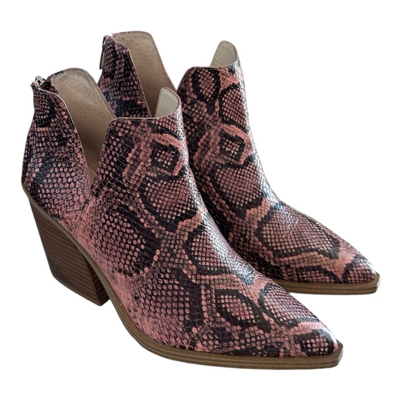 Vince Camuto Women's Gigietta Bootie Pink Black Snake Print Size 8.5M - Picture 2 of 8